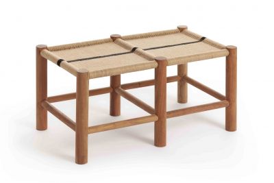 Roots Doppel-Hocker: Bank aus Holz mit geflochtener Sitzfläche und schwarzem Detail.